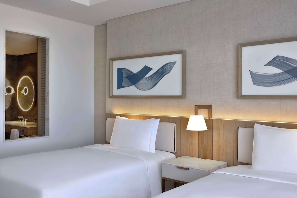 Double Room, 2 Double Beds (Theme Park Access) photo 3