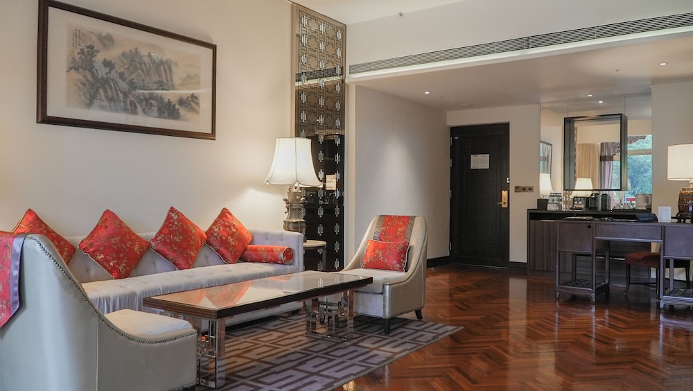 Corner Suite thumbnail 5