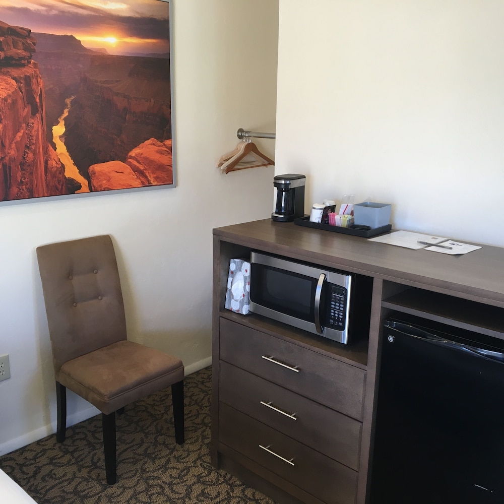 Premium Cabin, 1 King Bed, Accessible, Refrigerator & Microwave photo 1