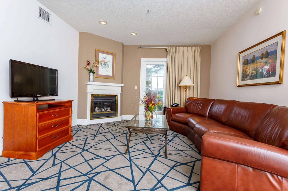 Deluxe Studio Suite, 1 Bedroom, Non Smoking (1 King Bed) - Photo 4