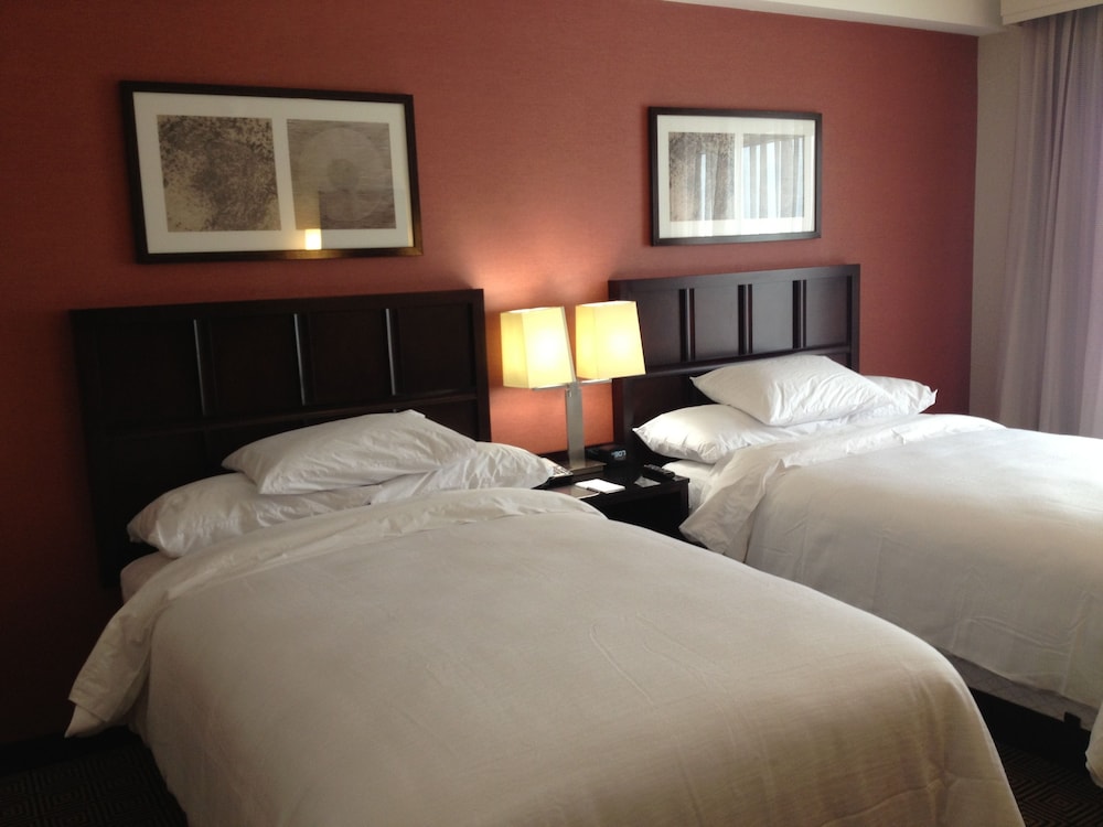 Suite, 2 Double Beds, Accessible, Bathtub photo 3