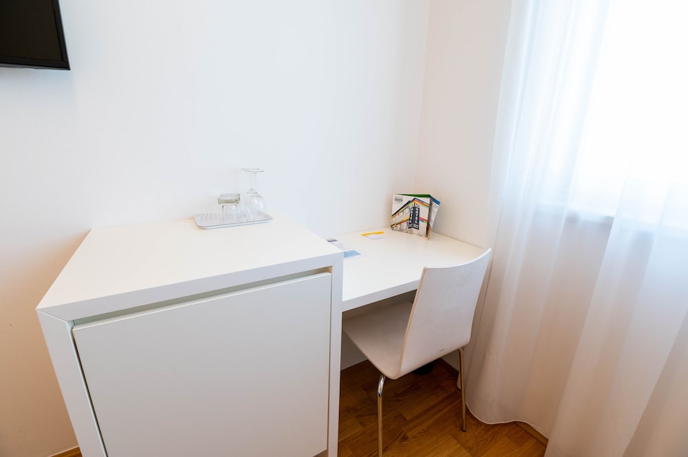 Basic Double Room photo 2