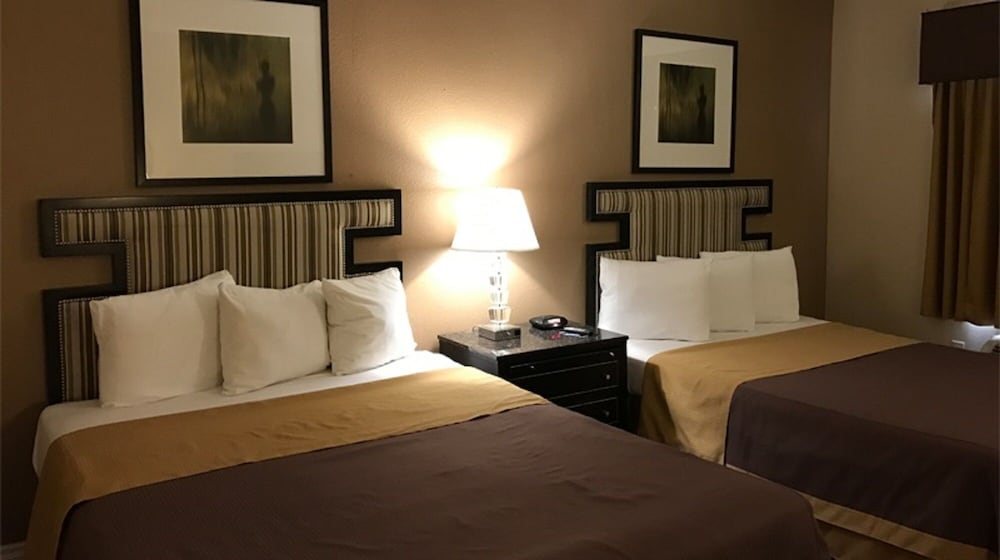 Suite Two Queen Room - Photo 1