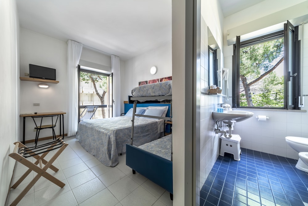 Family Quadruple Room, Balcony photo 1