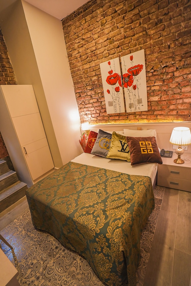 Economy Double Room, 1 Queen Bed, Non Smoking, No Windows photo 1