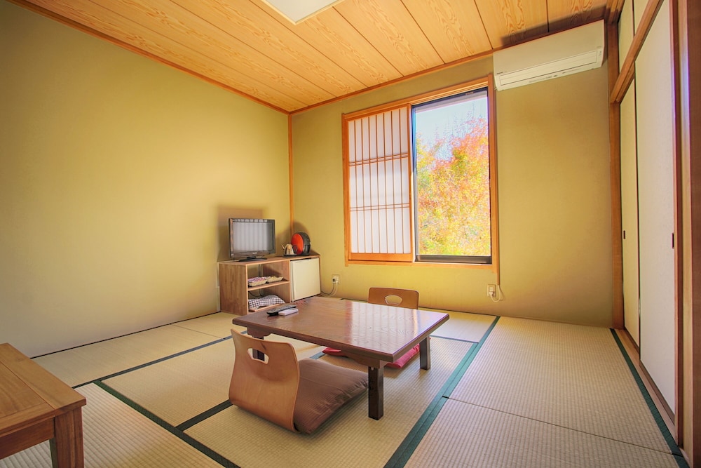 Economy Triple Room (207) - Photo 1