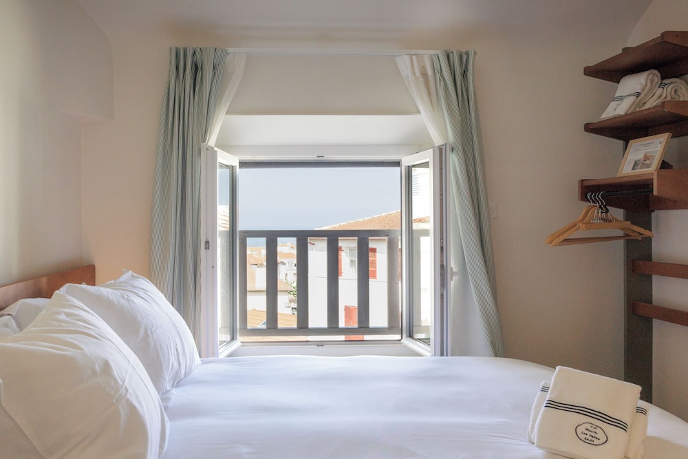 Deluxe Double Room, 1 Queen Bed, Sea Facing