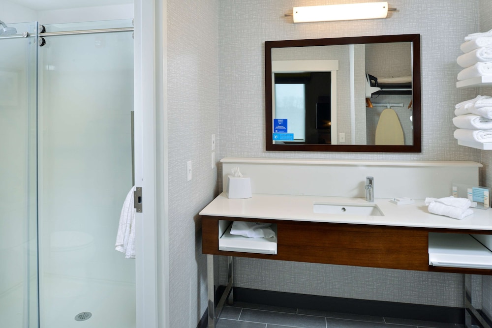 Suite, 1 King Bed, Accessible, Refrigerator & Microwave (Hearing) - Photo 5