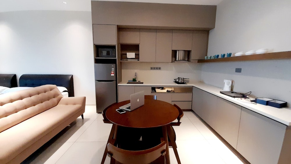 Deluxe Family King Suite - Photo 3