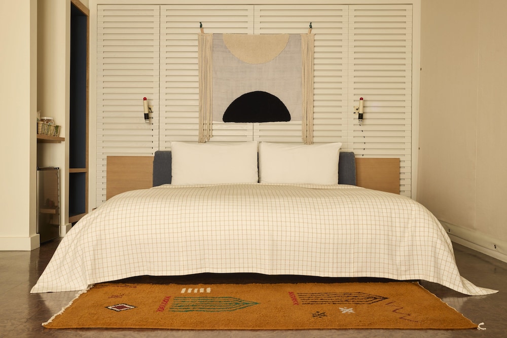 Superior Room, 1 King Bed (Standard King) - Photo 4