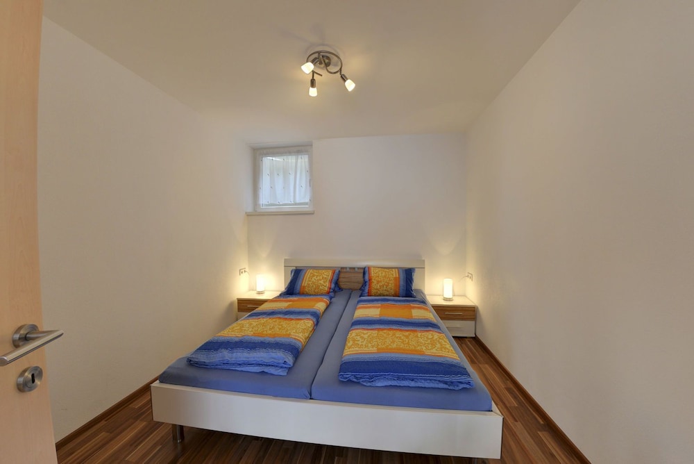 Apartment (4 House 33a) photo 2