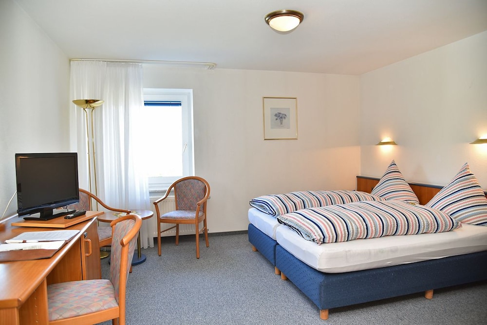 Triple Room, Multiple Beds, Non Smoking photo 1