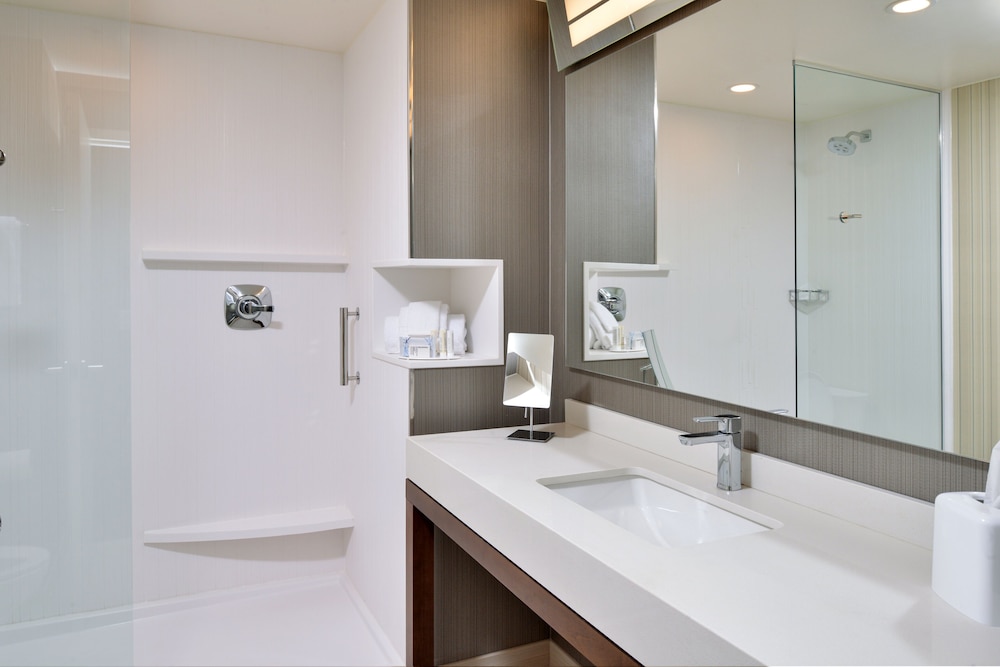 Room, 2 Queen Beds (Hearing Accessible) - Photo 9