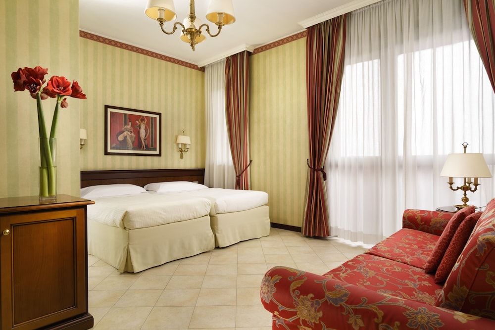 Classic Double Room (with Sofa Bed)