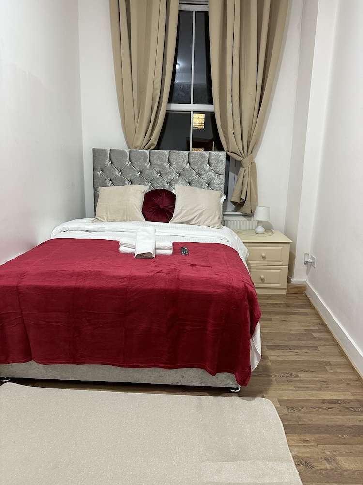 Classic Double Room, Shared Bathroom photo 3