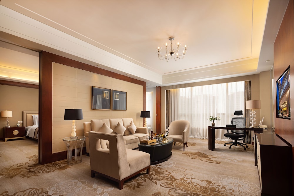 Deluxe Suite - Photo 5