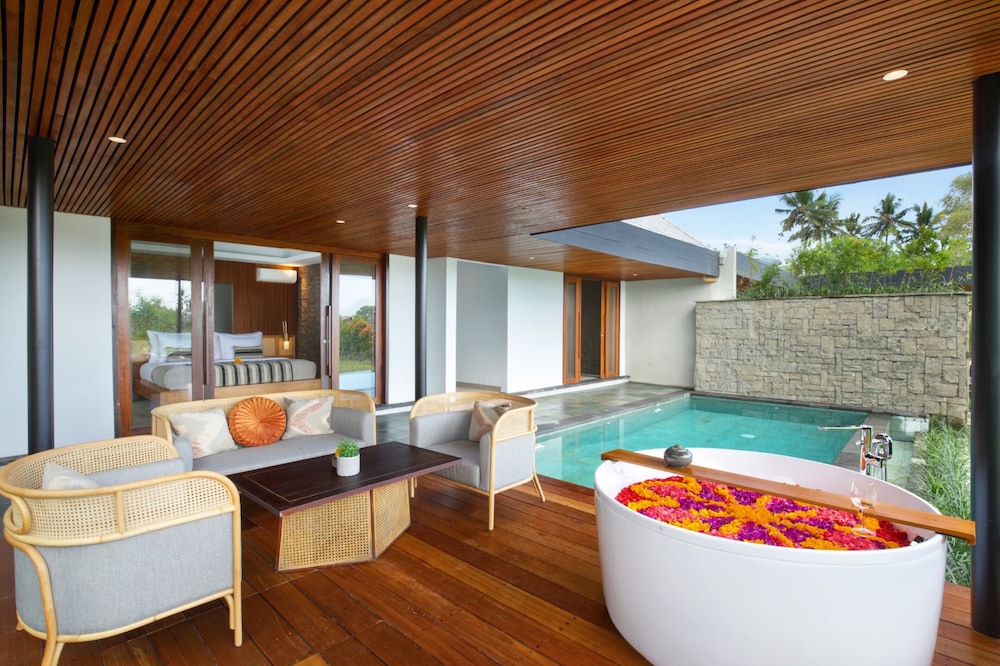Grand 2 Bedroom Private Pool Villa with Ricefield View - Photo 19