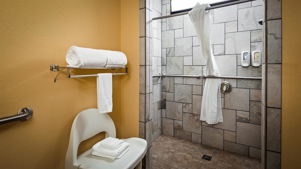 Comfort Room, 1 King Bed, Accessible