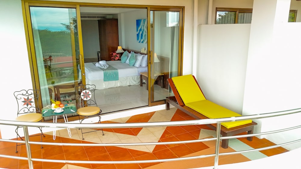 Deluxe Seaview - Photo 9