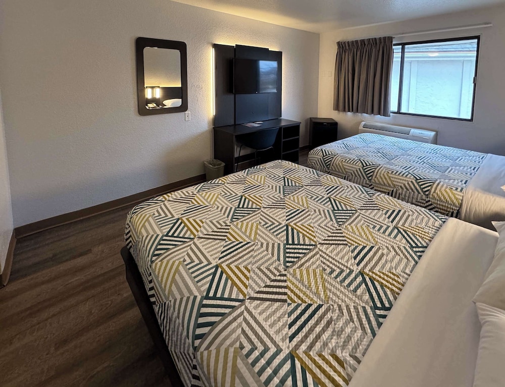 Standard Room, 2 Double Beds, Non Smoking photo 3