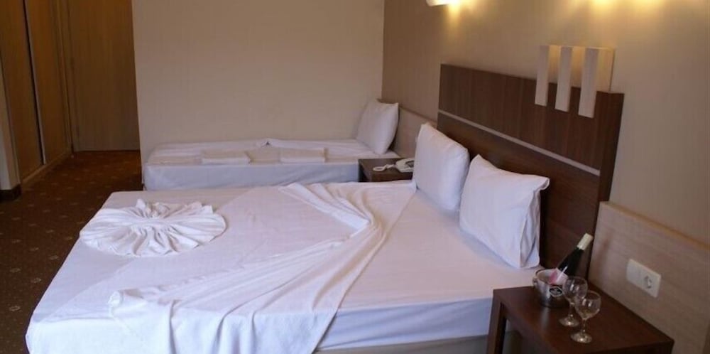 Standard Double or Twin Room photo 3
