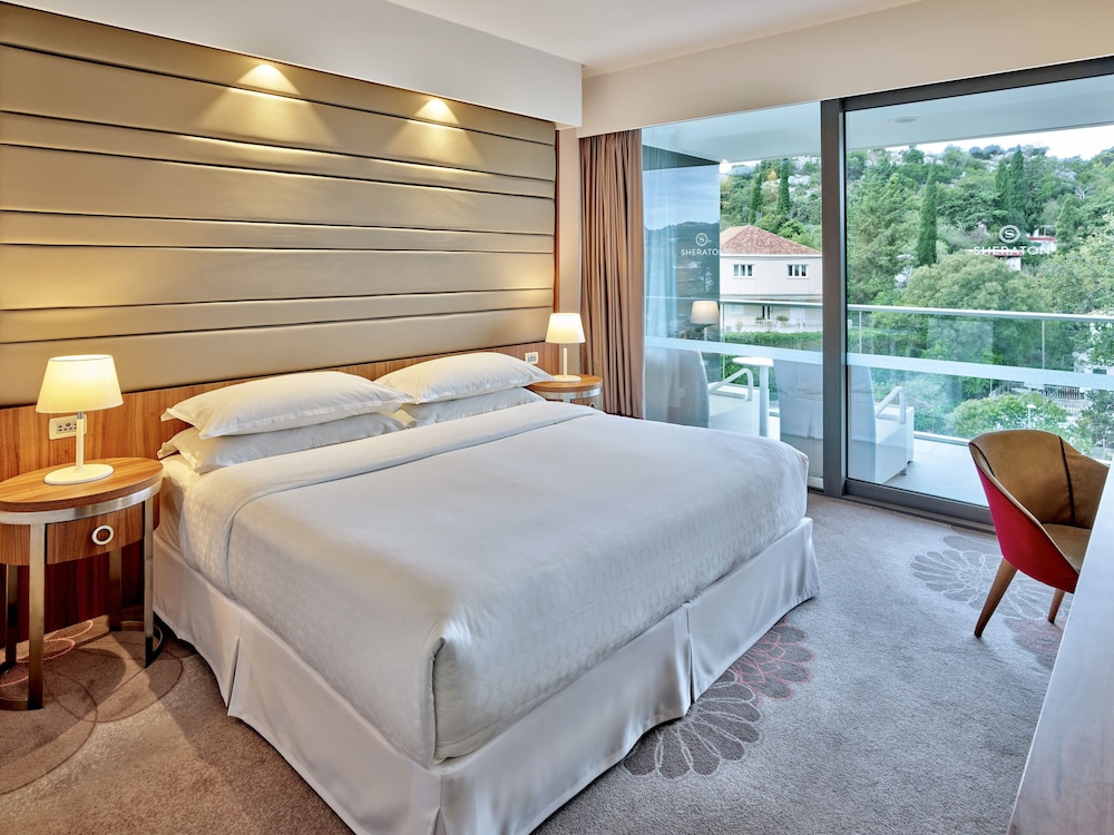 Classic Suite, 1 Bedroom, Courtyard View