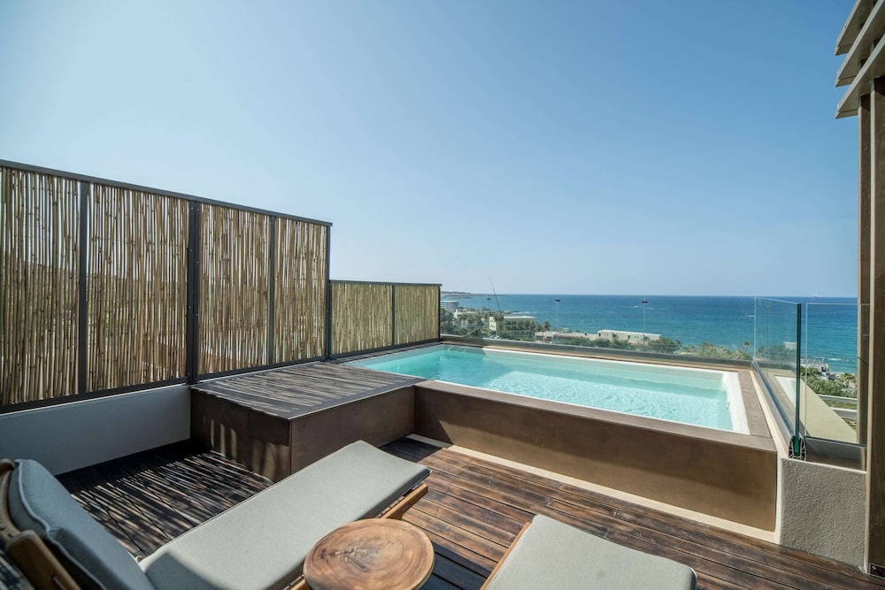 Signature Suite Sea View Hot Tub - Photo 7