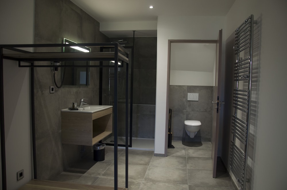 Family Duplex, Ensuite - Photo 4
