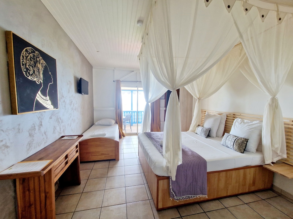 Room (Chambre Espace Vue Mer)