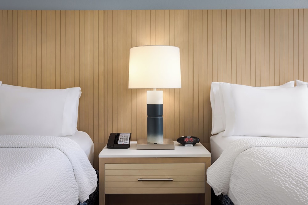Standard Room, 2 Queen Beds (Wide) photo 2