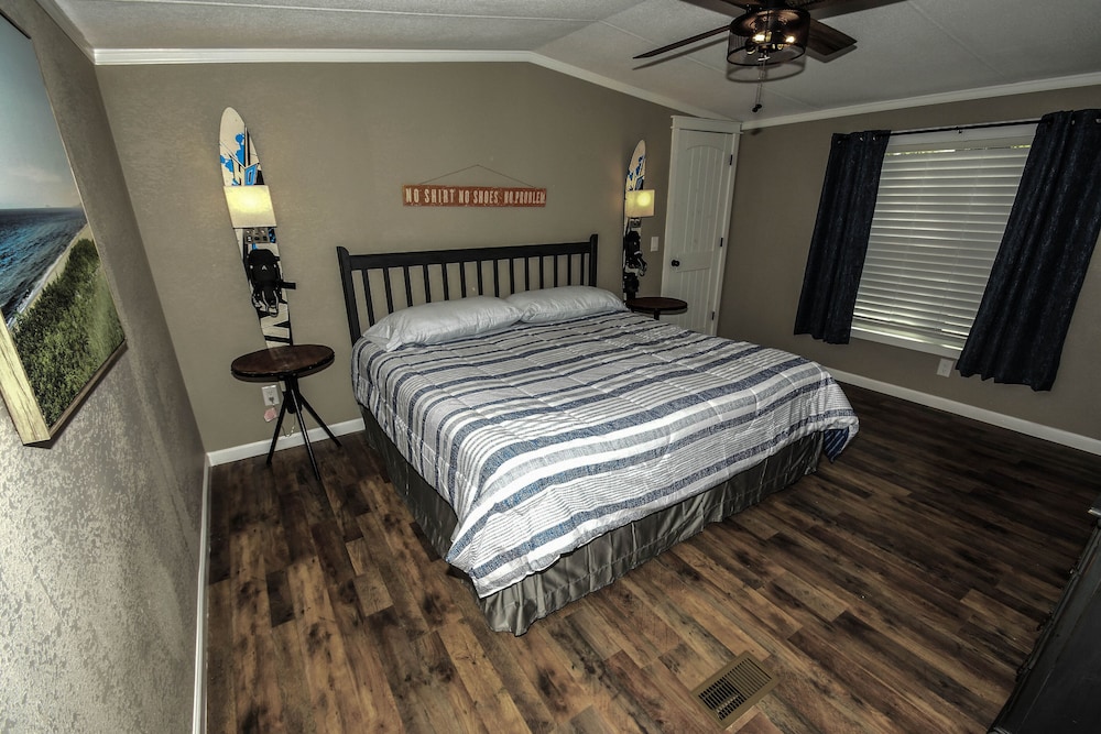 Charming Home, Lake View and Access - No Pets