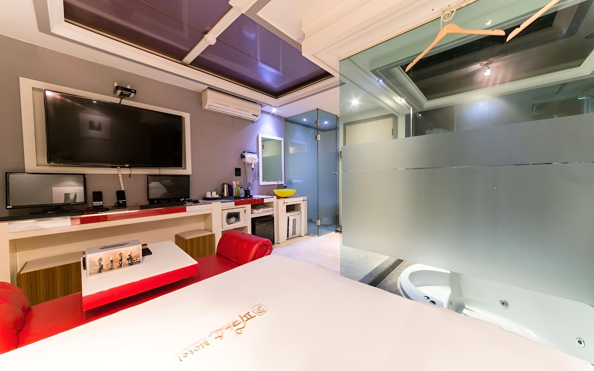 Room (Special room (round bathtub Netflix a) - Photo 11