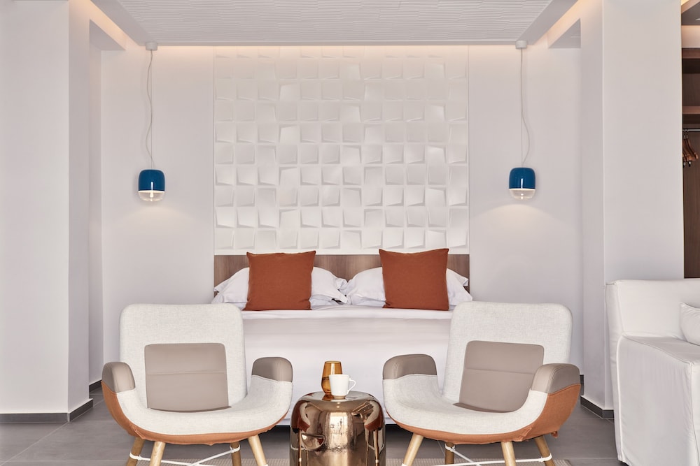Junior Suite (Outdoor Spa Jetted Tub, Emar)