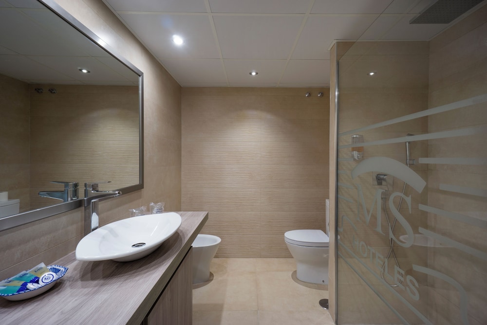 Two Bedroom Suite - Photo 7
