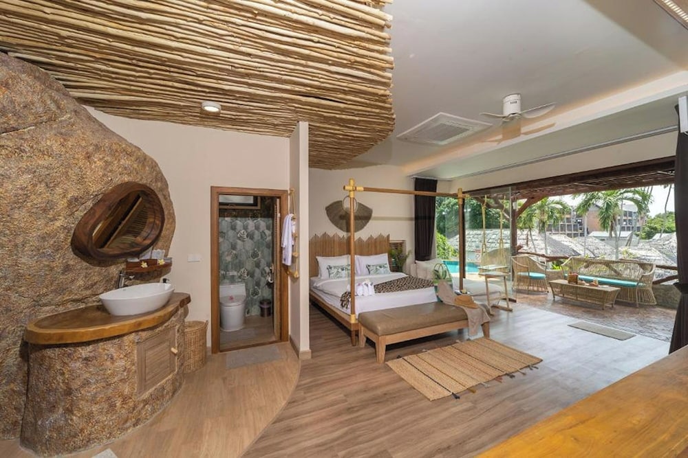3 Bedroom Villa with Private Swimming Pool - Photo 13
