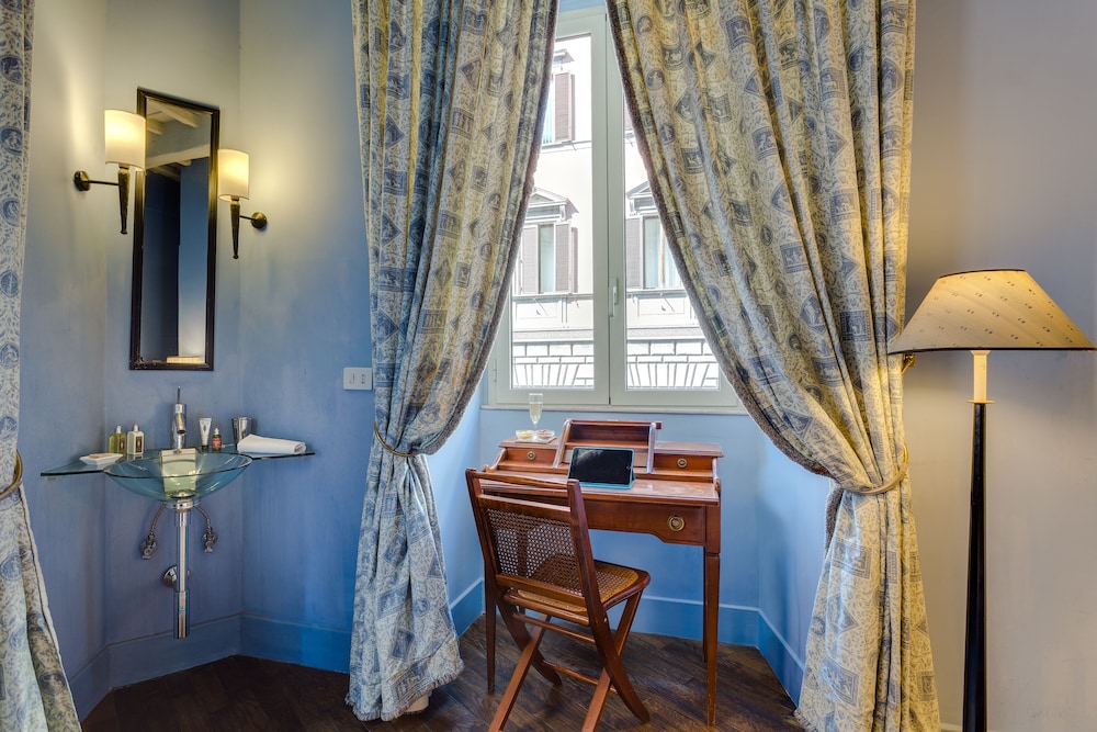 Comfort Double or Twin Room With Private External Bathroom photo 2