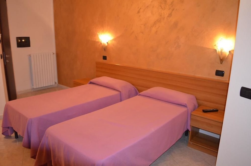 Room, 2 Twin Beds photo 1
