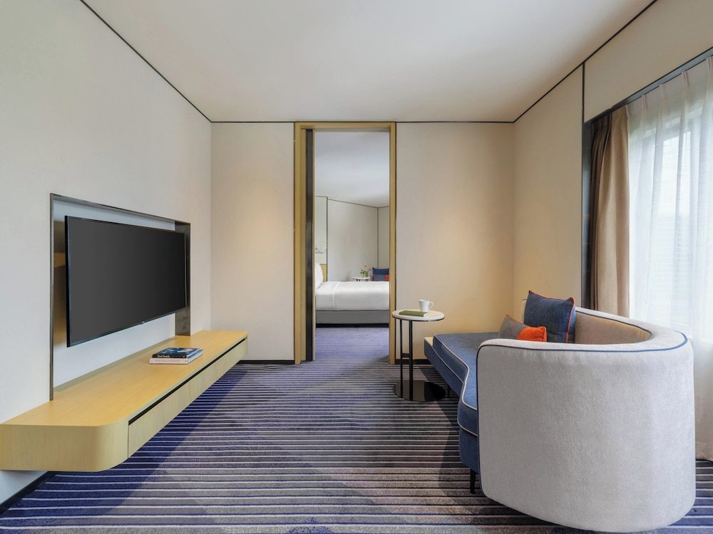 Junior Suite, 1 King Bed, Smoking, Kitchenette photo 1