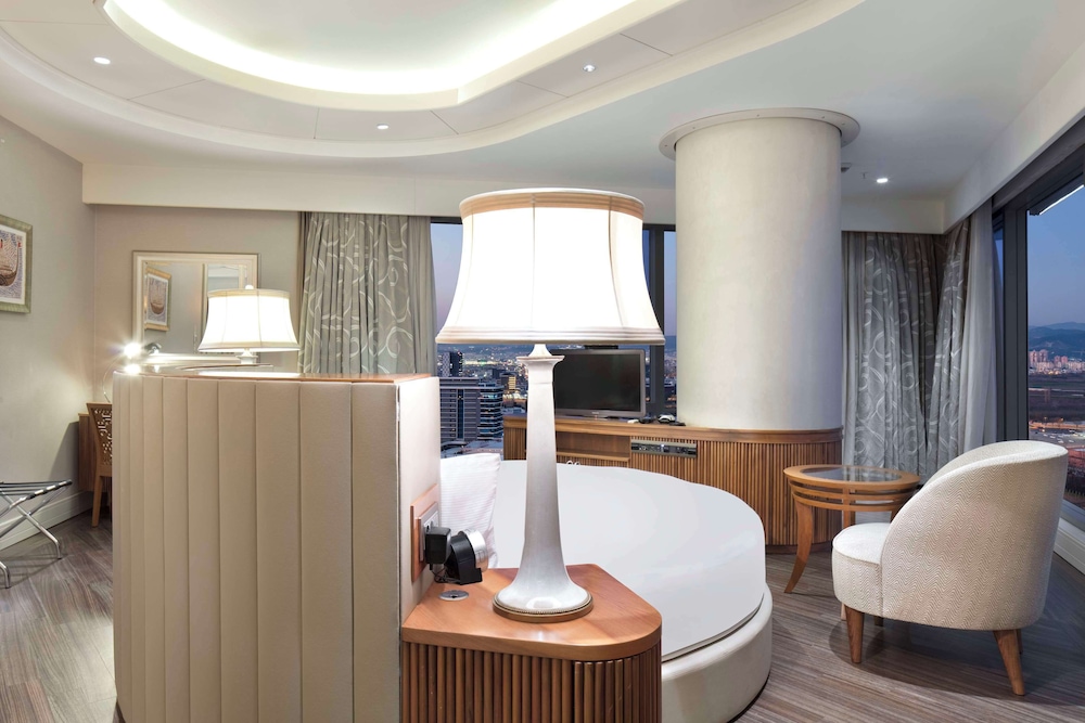 Ottoman Suite thumbnail 6
