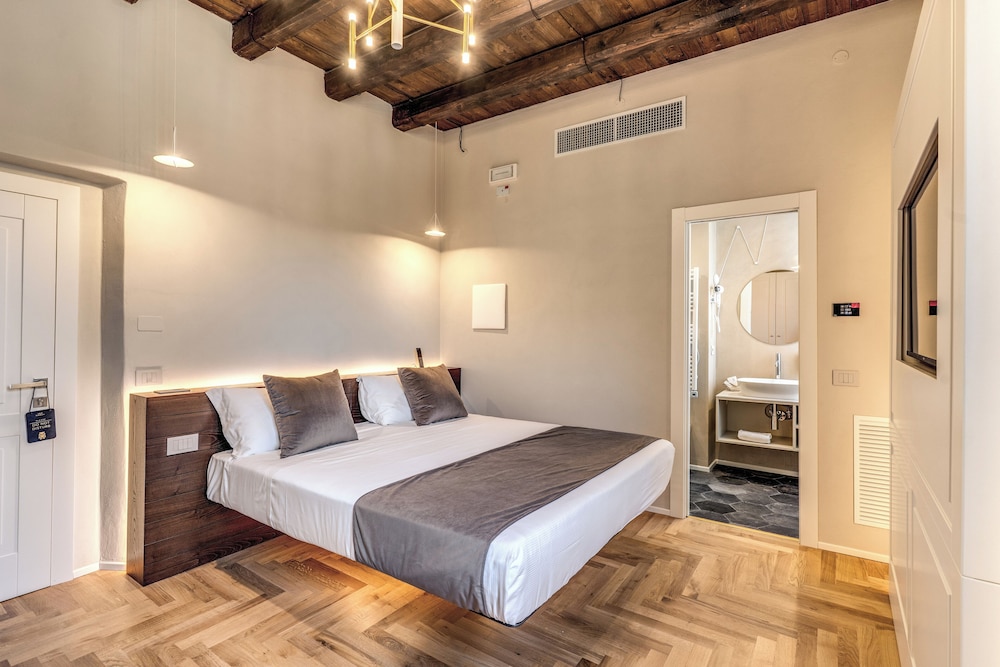 Double room with Pantheon view on the fourth floor in the separate building photo 3
