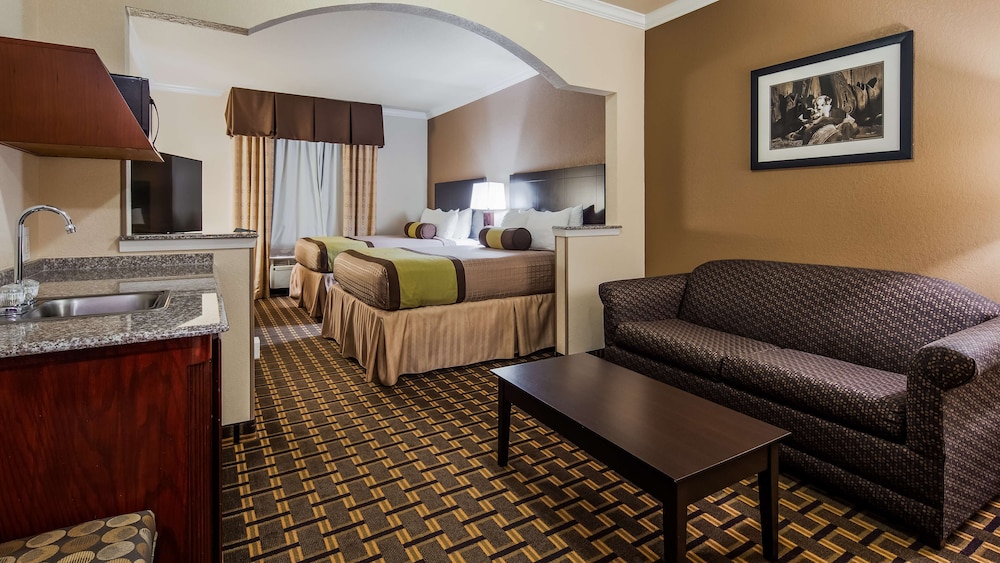 Suite, 2 Queen Beds, Non Smoking (with Sofabed) - Photo 2