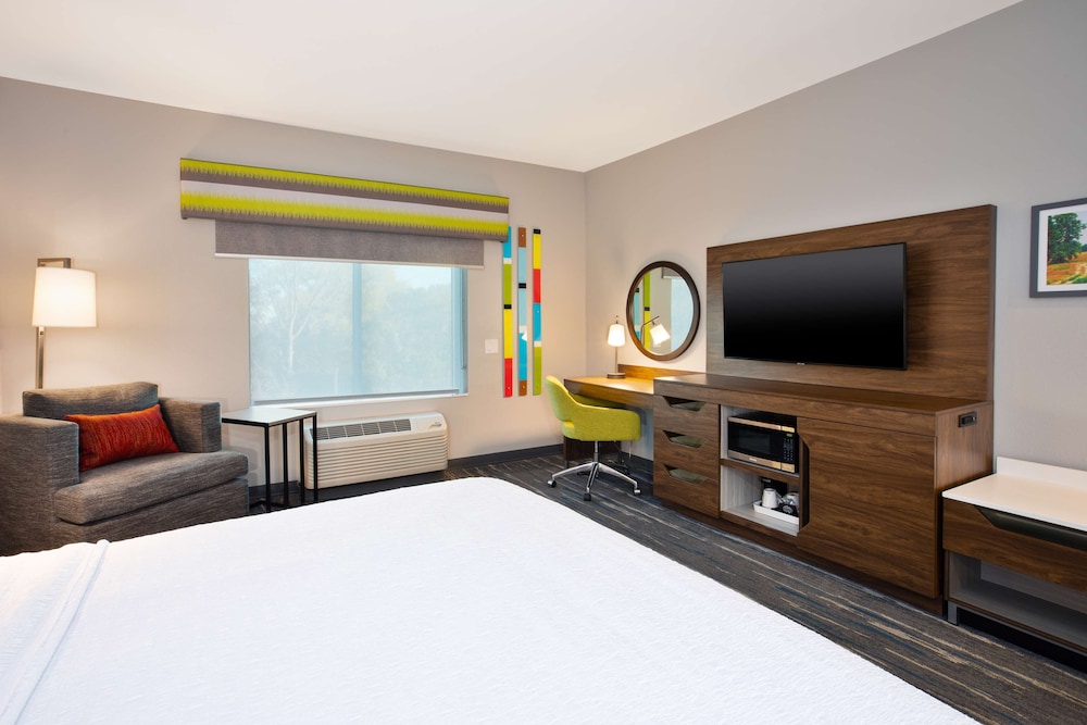 Room, 1 King Bed, Accessible (Hearing) - Photo 2