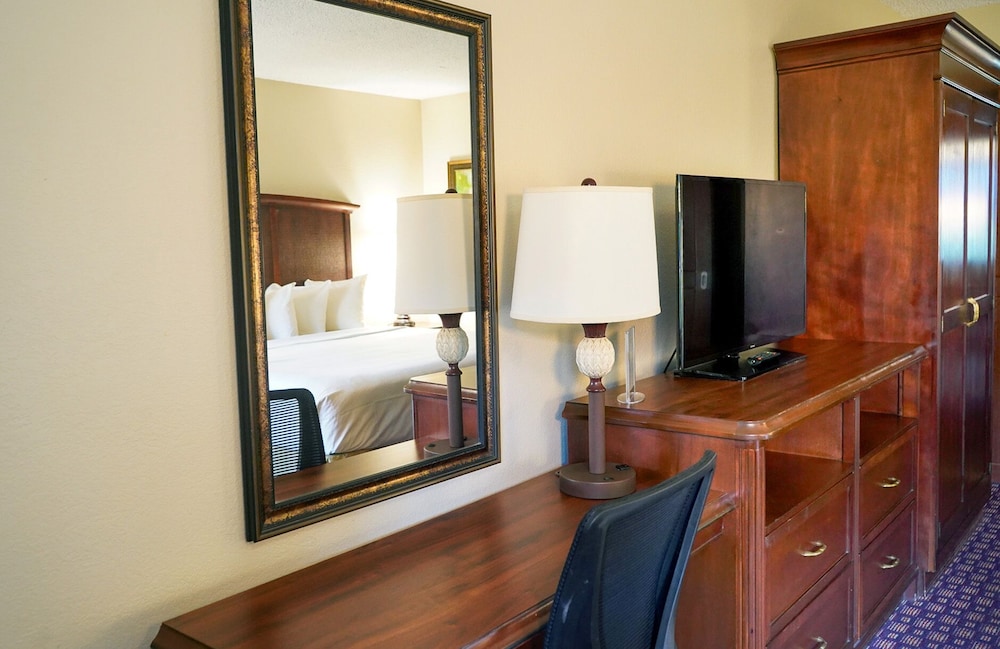 Deluxe Room, 2 Double Beds, Non Smoking thumbnail 5