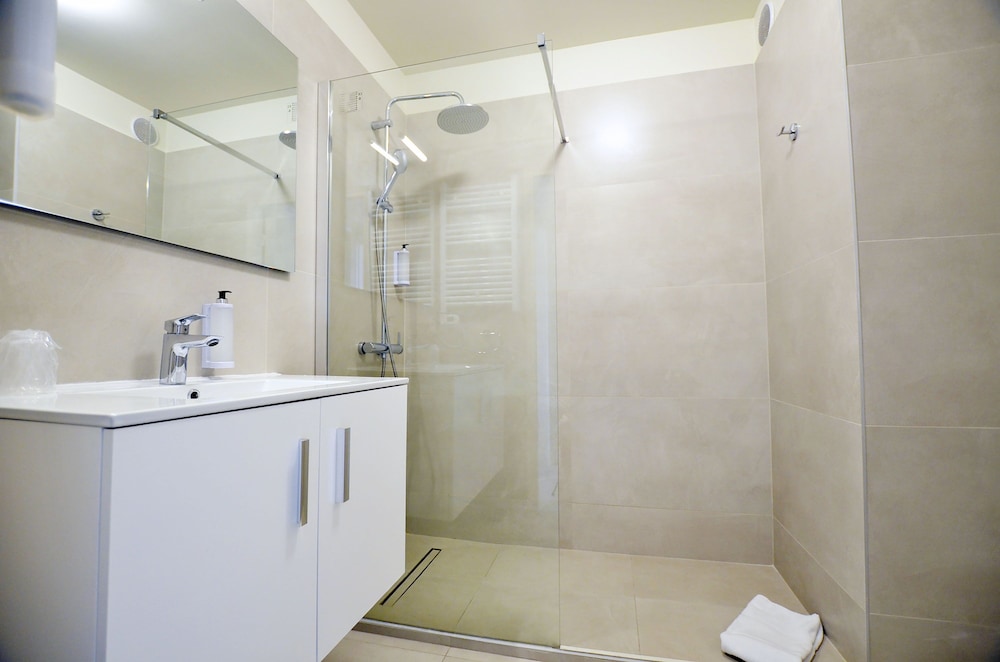 Executive Suite - Photo 3