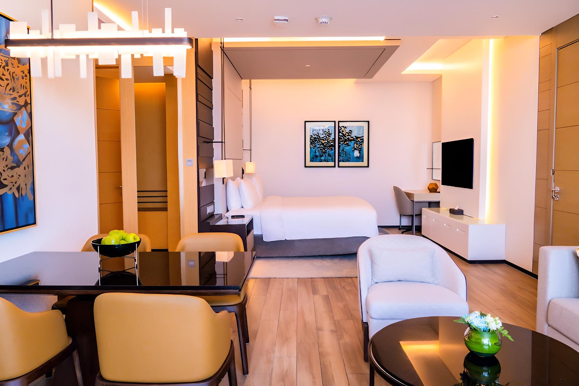 Superior Studio, 1 King Bed with Sofa bed, Accessible - Photo 1