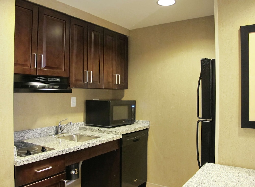 Suite, 1 King Bed, Accessible, Bathtub