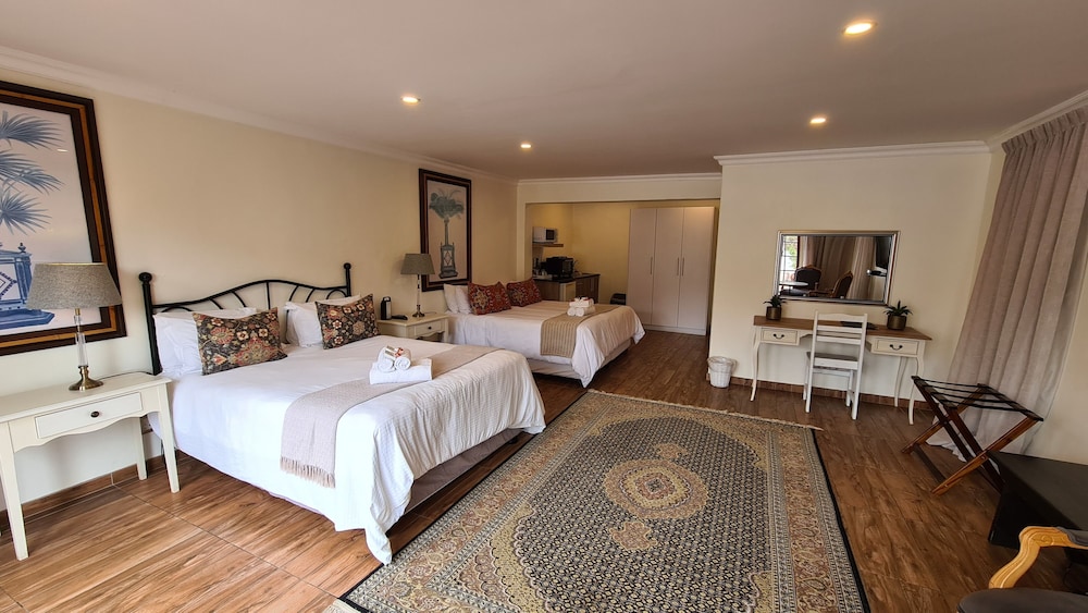 Standard Double Room, 1 Queen Bed, Refrigerator & Microwave, Garden View photo 2