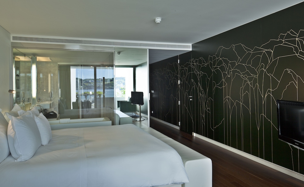 Club Room, Balcony (Premier) - Photo 1