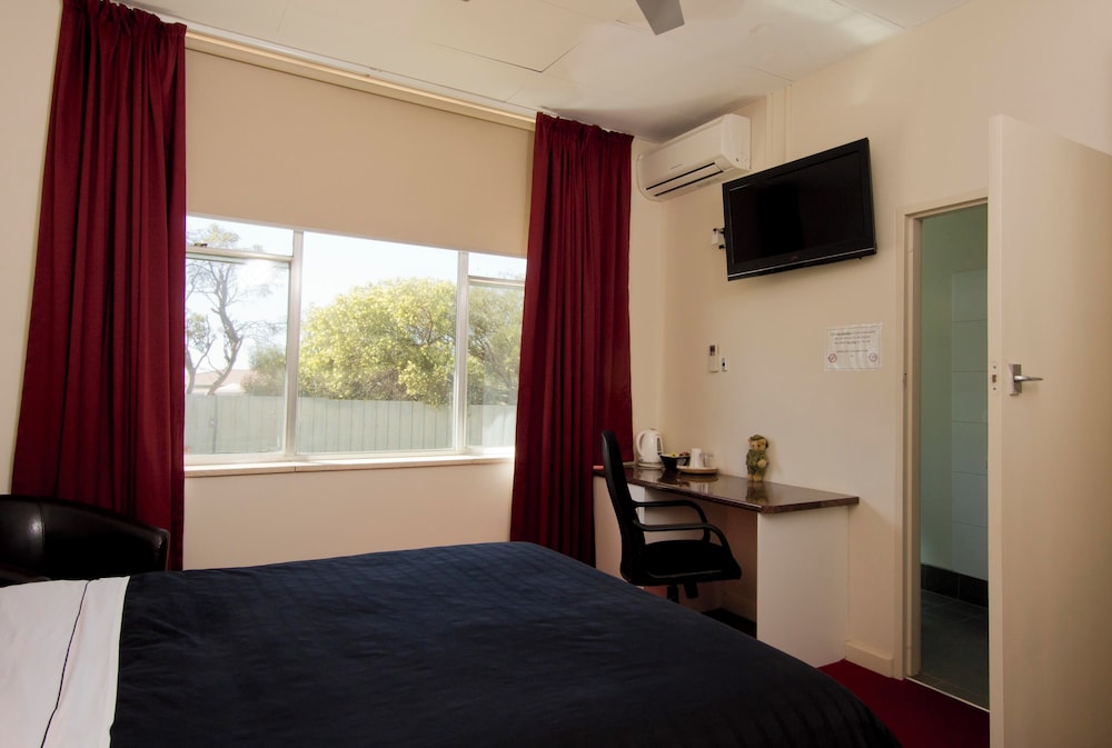 Economy Double Room photo 2