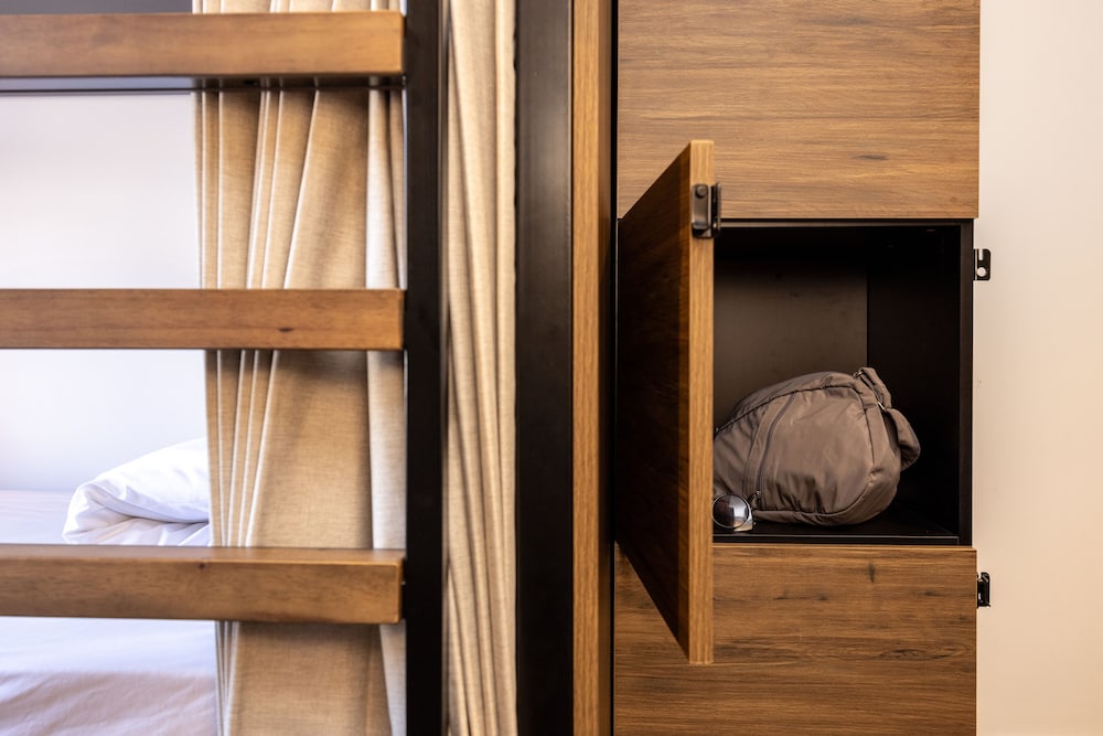 Entire 4 Bed Dorm